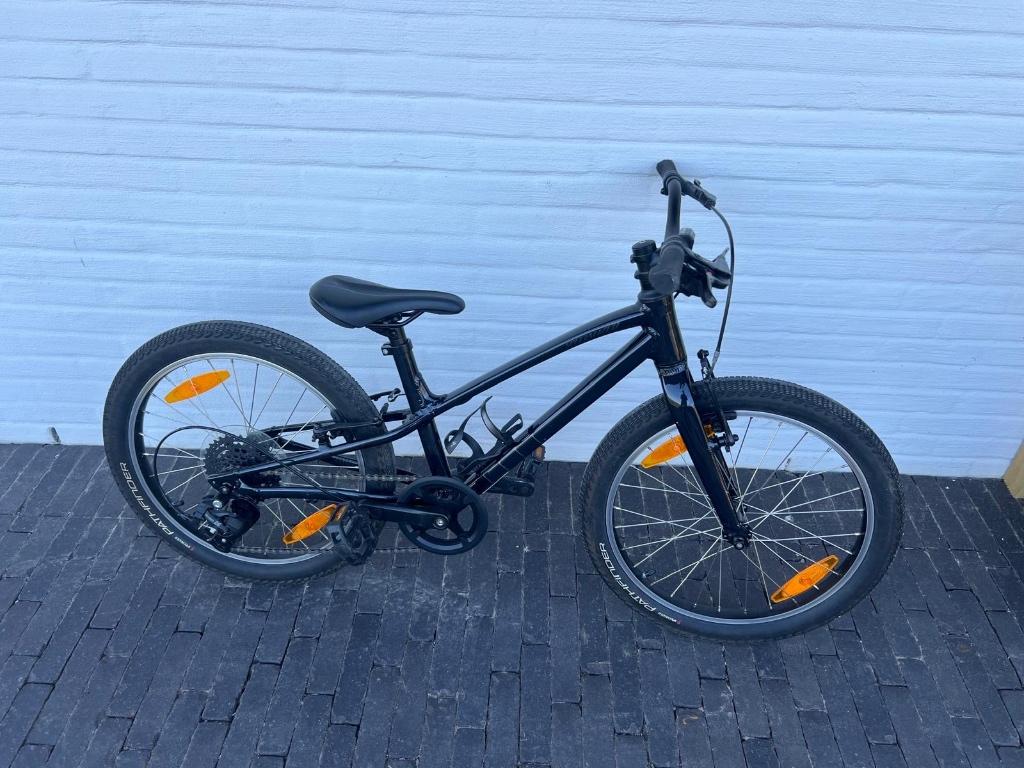 Specialized Jett 20 Kinderfiets, Fietsen en Brommers, Fietsen | Kinderfietsjes, Ophalen, Zo goed als nieuw, 20 inch of meer, Specialized