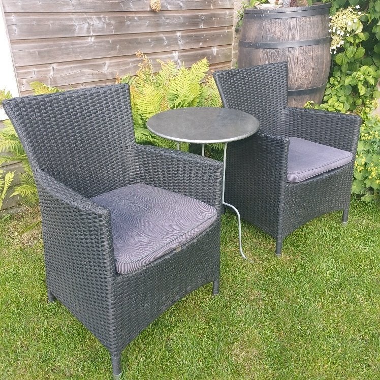 balkonset 2 wicker tuinstoelen met kussens en tafeltje, Ophalen, Wicker