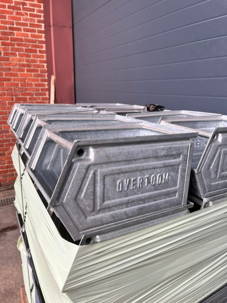 Overtoom stapelbakjes, Ophalen