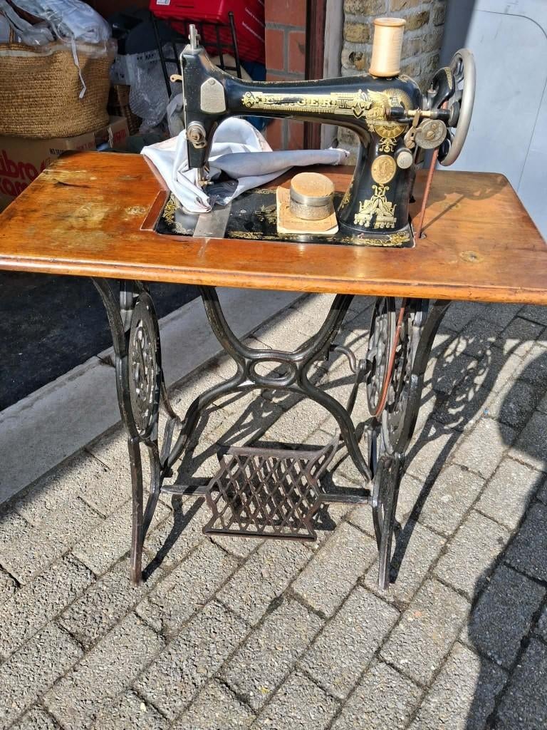 oude naaimachine merk singer met boekje, Ophalen