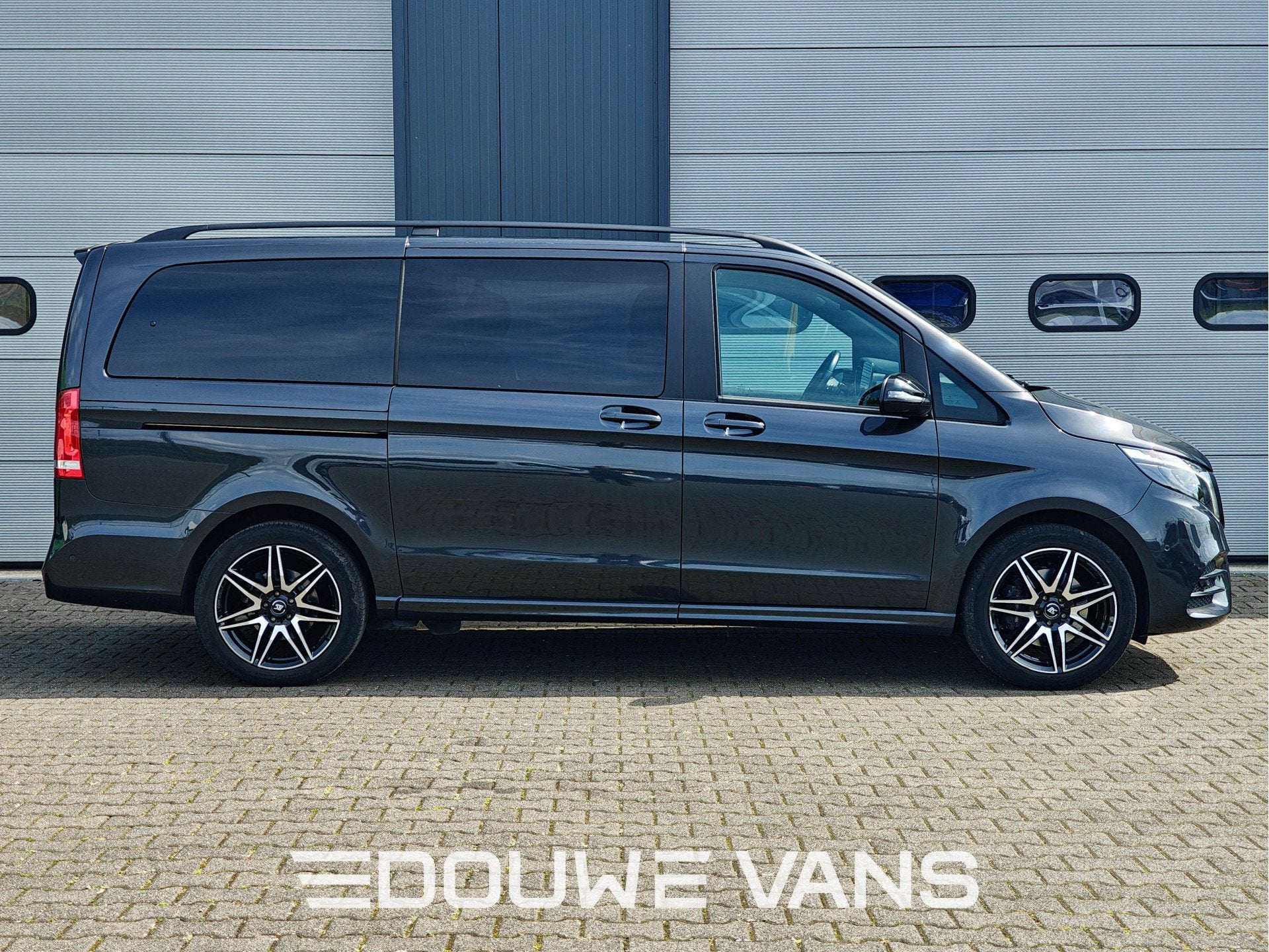 Mercedes-Benz V-Klasse V300 L2 4MATIC AMG LED Lang DAB 239PK, Automaat, Automatische klimaatregeling, Gebruikt, Euro 6