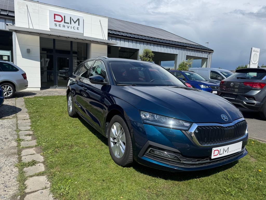 Skoda Octavia Combi Tsi Dsg Ambition Attelage '21, Autos, Skoda, Euro 6, Entreprise, Entretenue par le concessionnaire, Noir