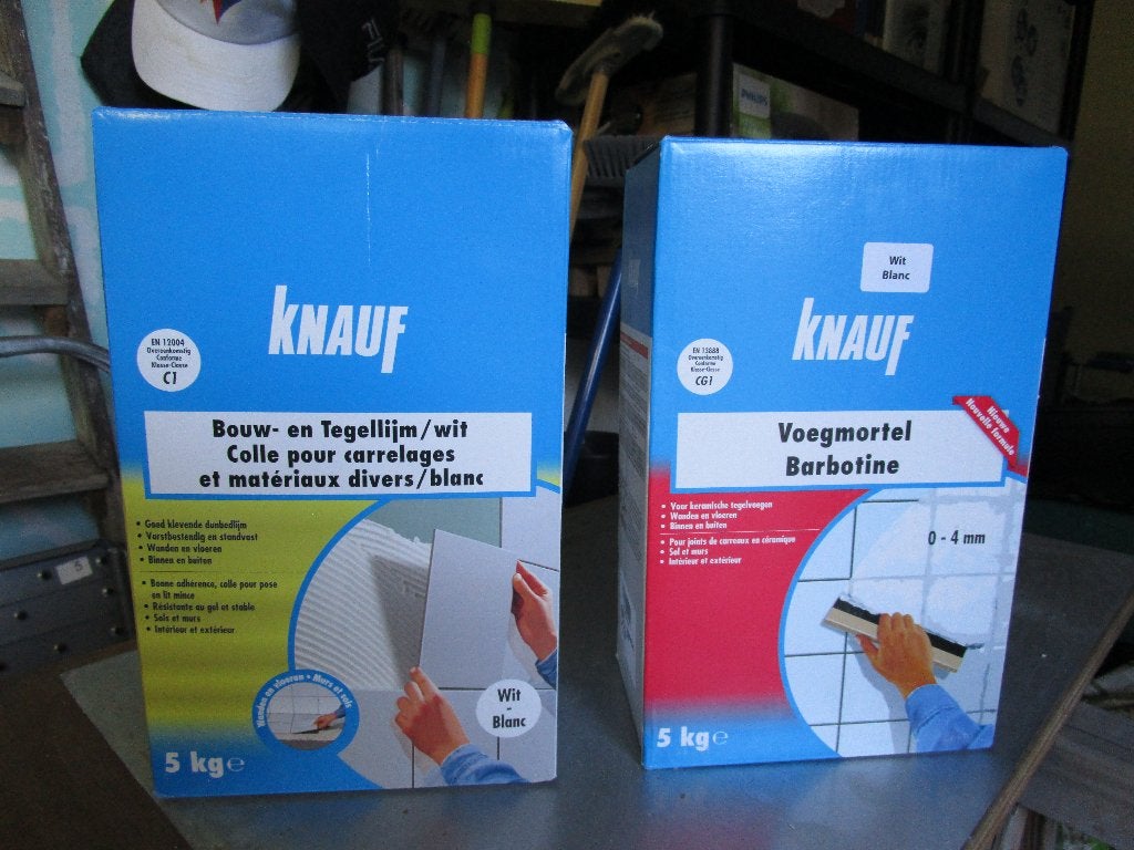 colle carrelage +barbotine+outils de travail, Doe-het-zelf en Bouw, Gereedschap | Handgereedschap, Ophalen, Zo goed als nieuw