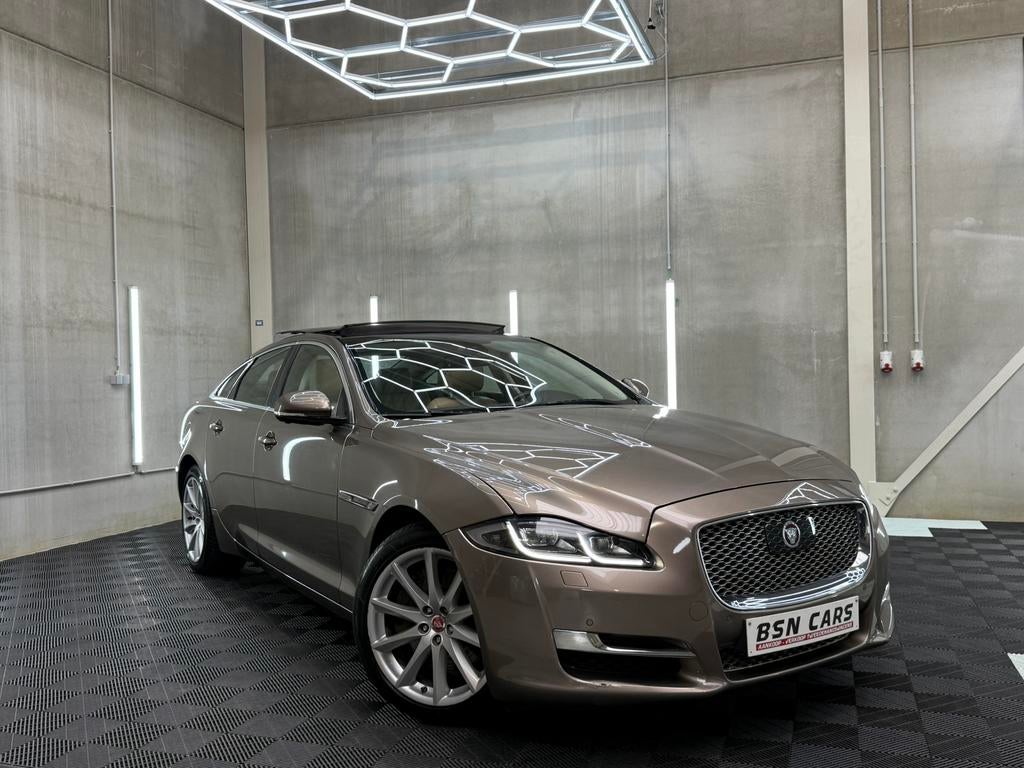 JAGUAR XJ/3.0/LUXURY/PANO/360/MERIDIAN/MEMORY/FULL/GARANTIE, Auto's, Jaguar, Automaat, Achterwielaandrijving, 2993 cc, Zilver of Grijs