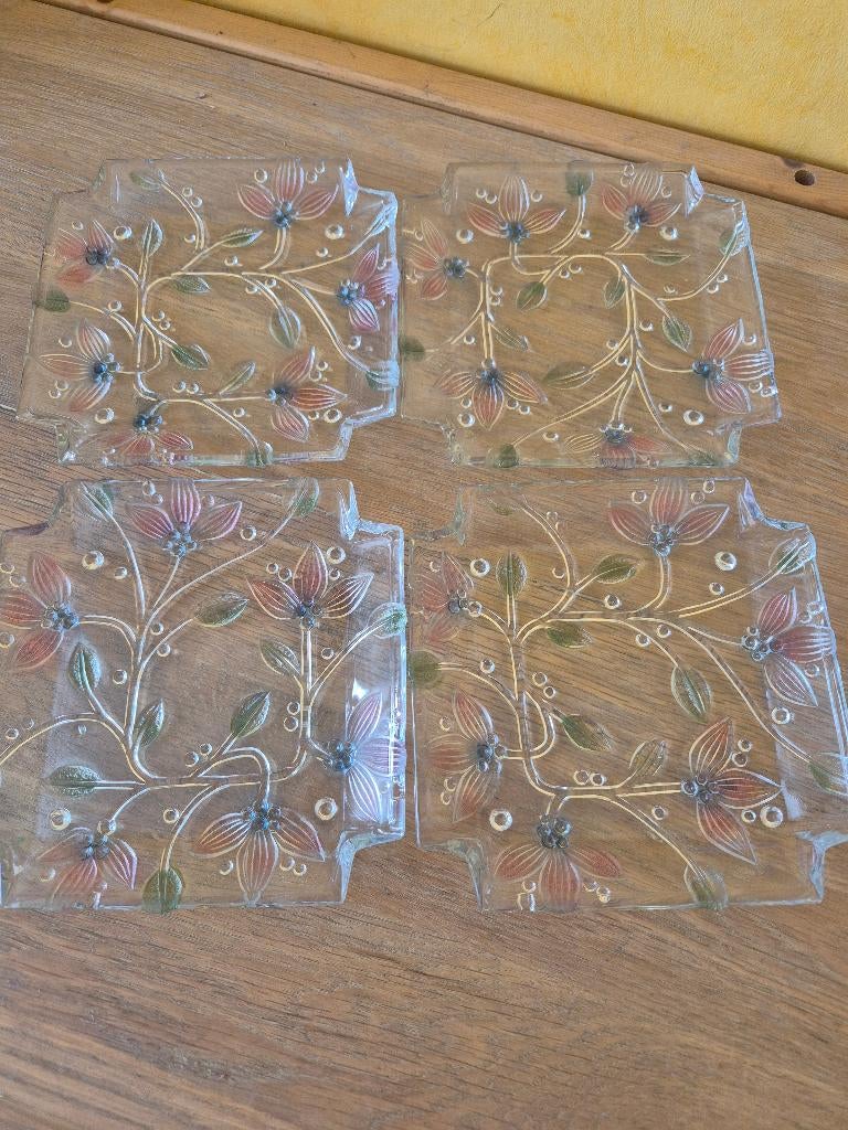 4  assiettes carrées en verre. 16cm/16cm, Ophalen, Bord(en), Overige stijlen, Glas