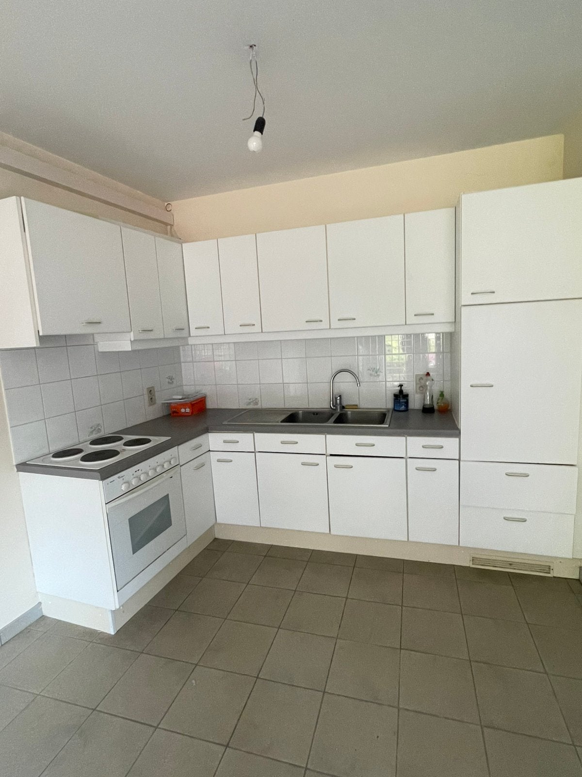 Keukentje met oven en kookplaat, Enlèvement, Utilisé
