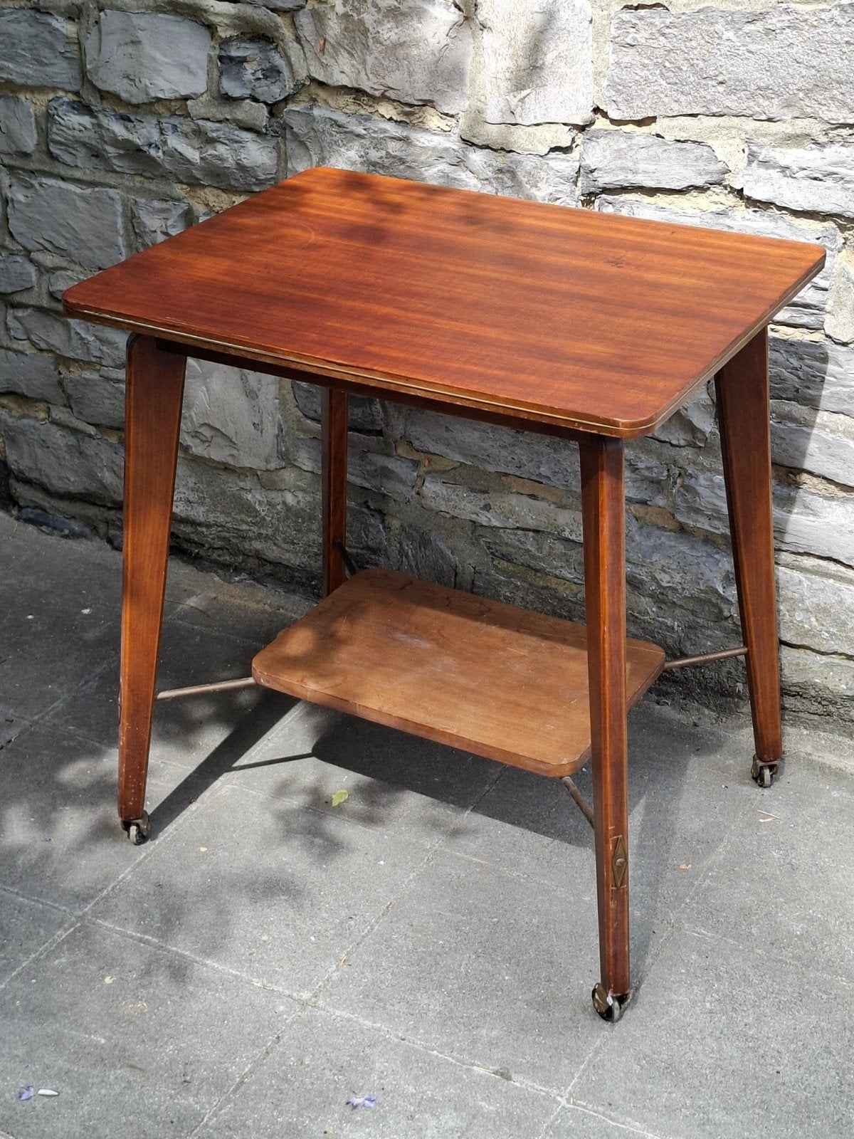 Table de télévision vintage en bois sur roulettes, Enlèvement