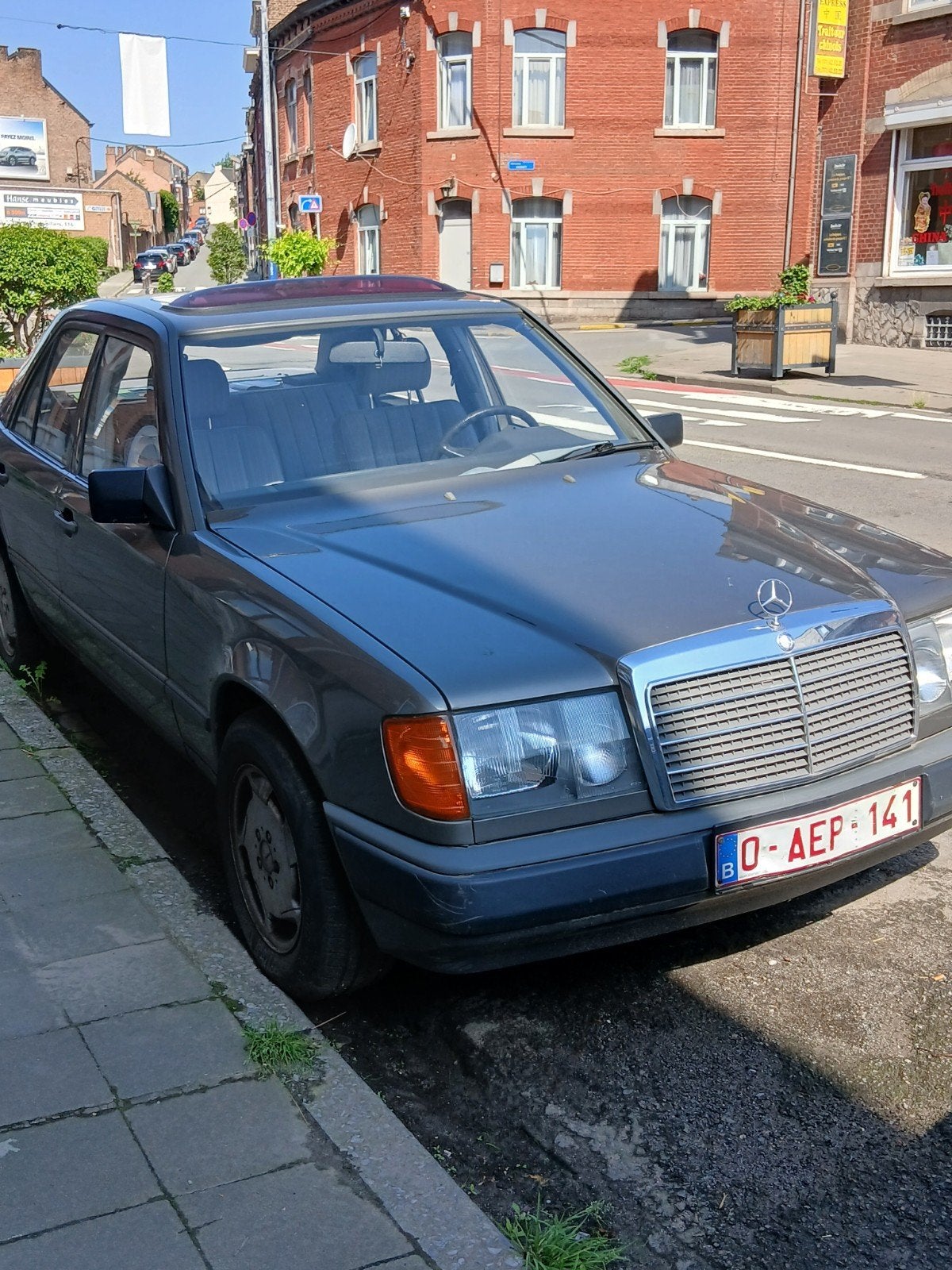 Mercedes 200 W 124 1988 essence 124000 km bon état général c, Achat, Beige, Boîte manuelle, Toit ouvrant