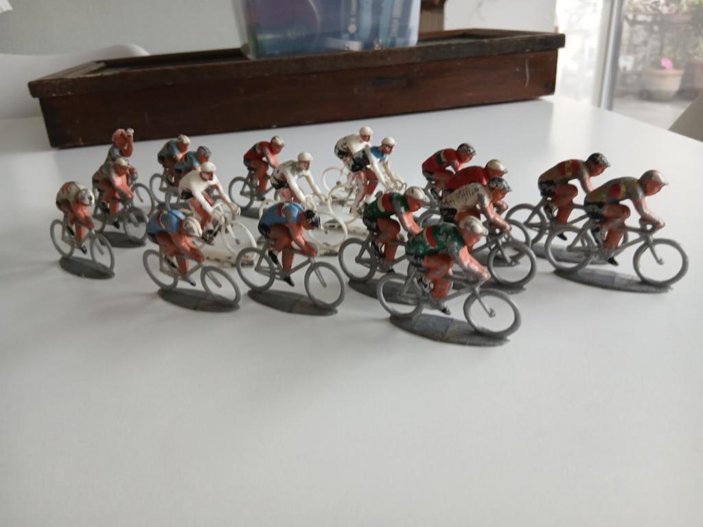 19 pvc miniatuur wielrenners, Ophalen of Verzenden