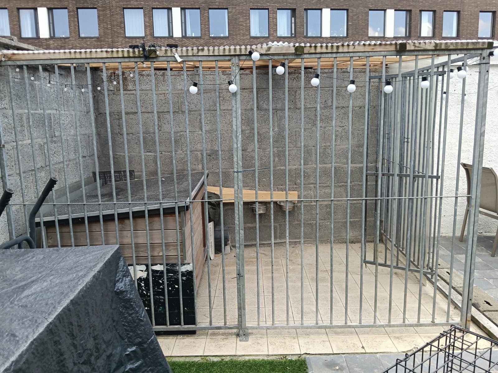 te koop hondenkot + ren+ branche +mand, Dieren en Toebehoren, Ophalen, Hondenkennel