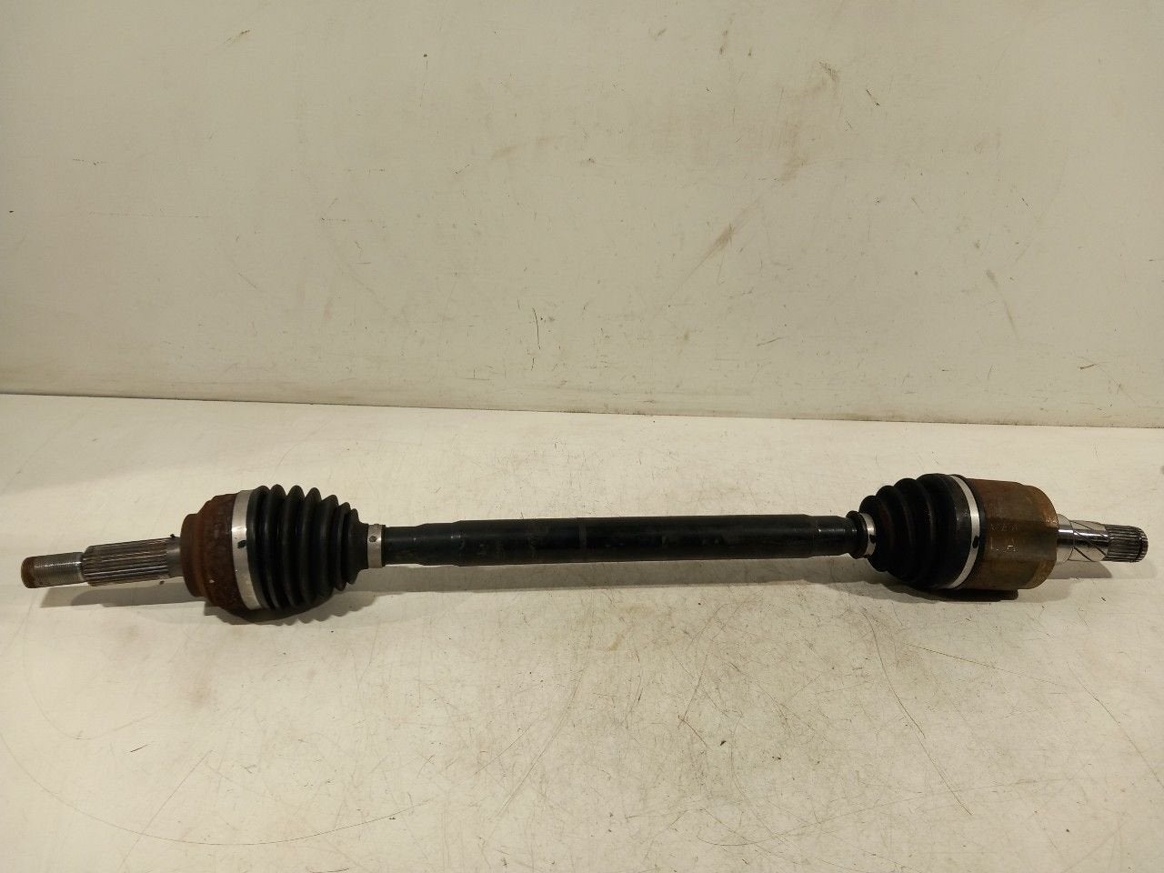 Aandrijfas links achter Tesla Model S, Onderdelen@venauto.nl, Van der Ven Autorecycling B.V., Gebruikt, Ettenseweg 76, 4706 PB Roosendaal, The Netherlands