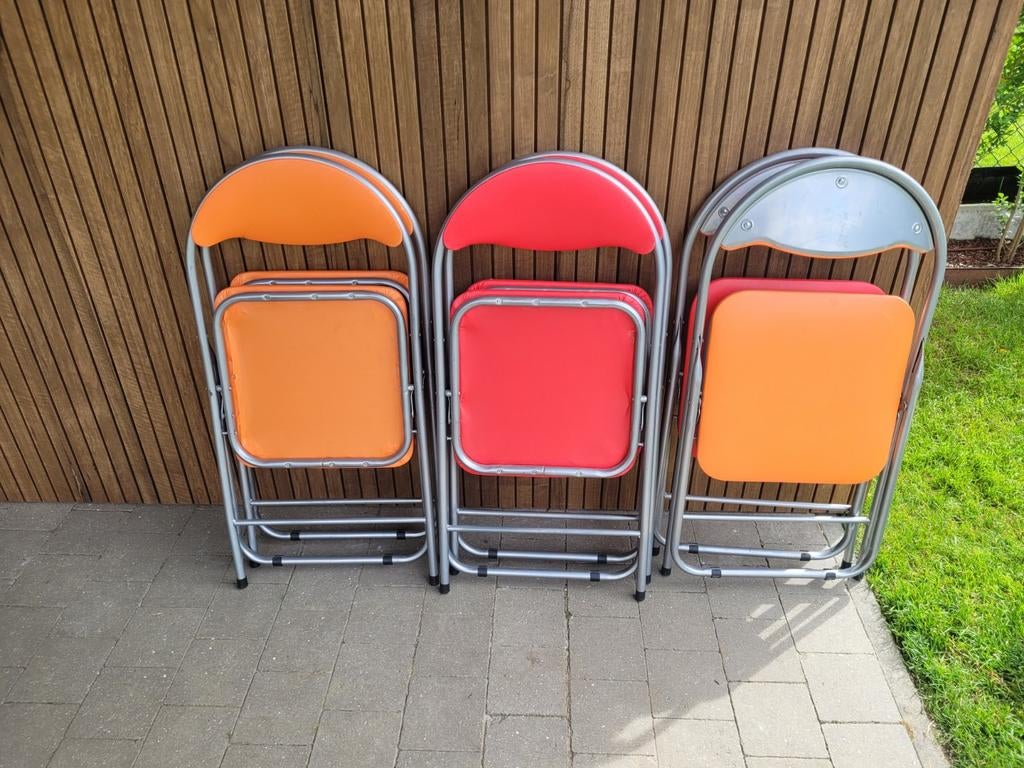 6 chaises pliantes, Enlèvement