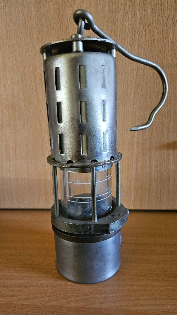 Mijnlamp handwerk gebaseerd op die uit de Genkse mijnen, Ophalen