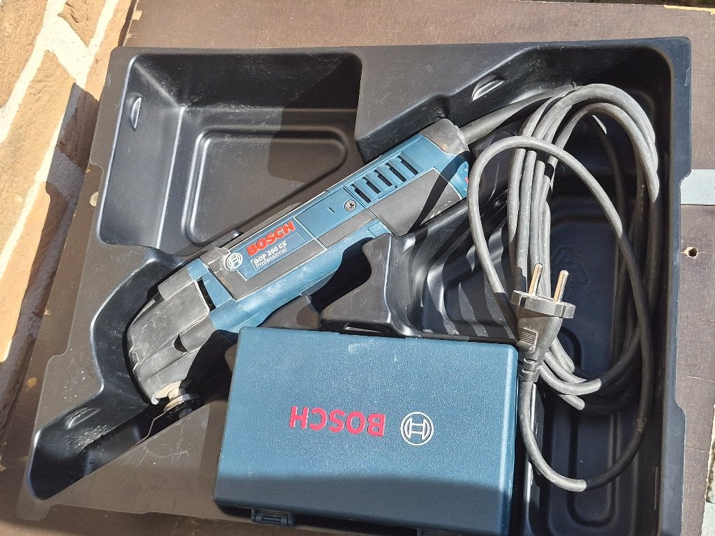 Outil multifonction gop250 bosch, Doe-het-zelf en Bouw, Gereedschap | Handgereedschap, Ophalen, Gebruikt, Multitool, Bosch