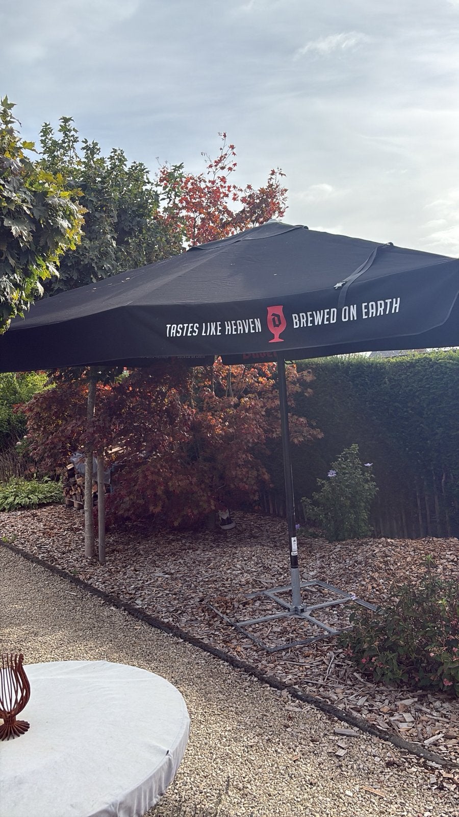 Duvel parasol met voet, Ophalen, Zo goed als nieuw