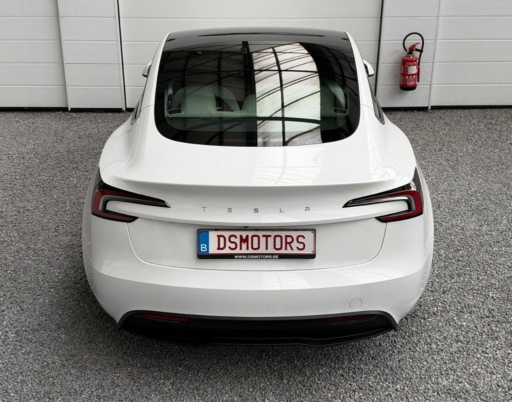 Tesla Model 3 RWD Highland | MY24 | LFP | 9200km | ALS NIEUW, Auto's, Automaat, 208 kW, Wit, Berline