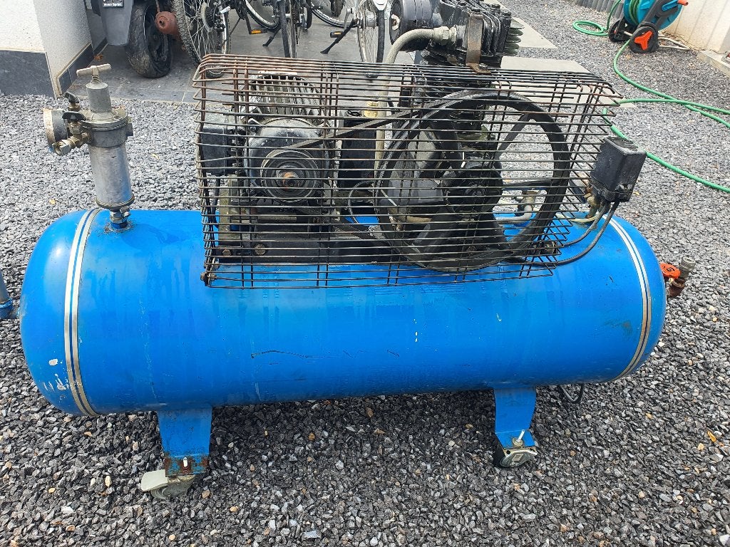 brown prof,compressor 12 bar 3 hp 380v 150L tank Werkt, Ophalen, 400 tot 800 liter/min, Zo goed als nieuw, Mobiel