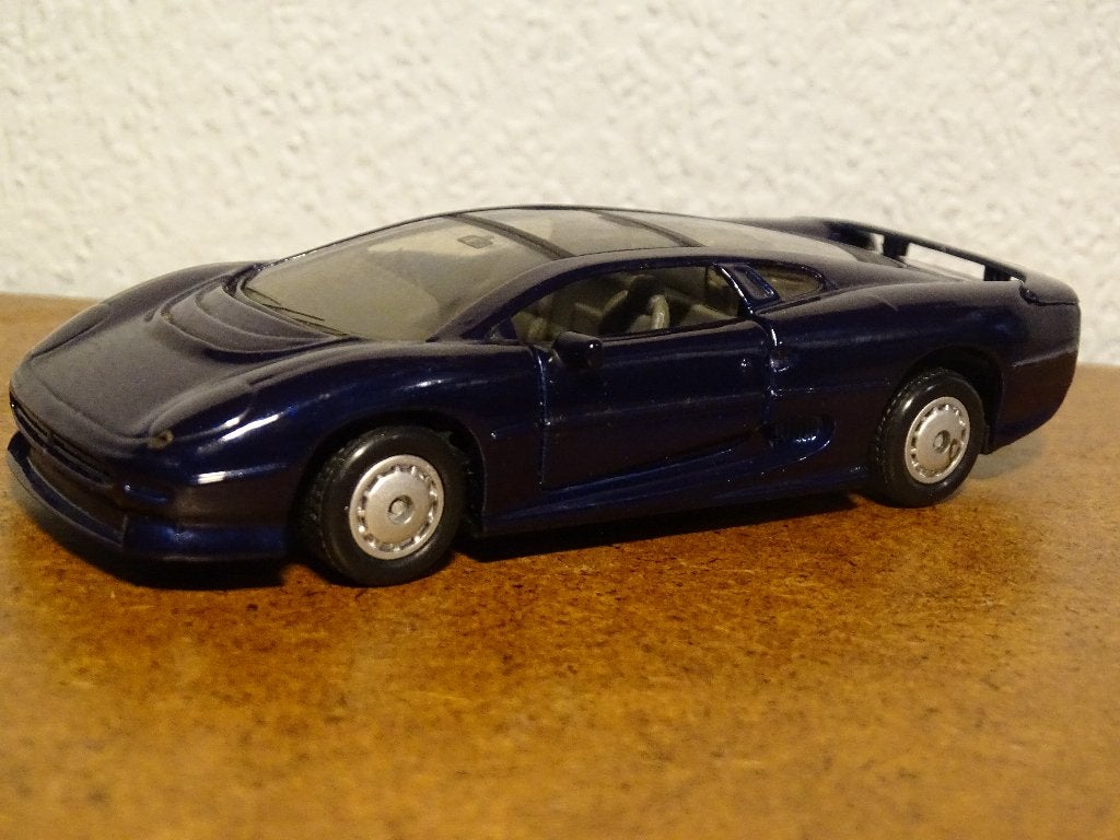 Jaguar XJ220 1:40 Maisto, Ophalen of Verzenden, Gebruikt, Auto, Overige merken