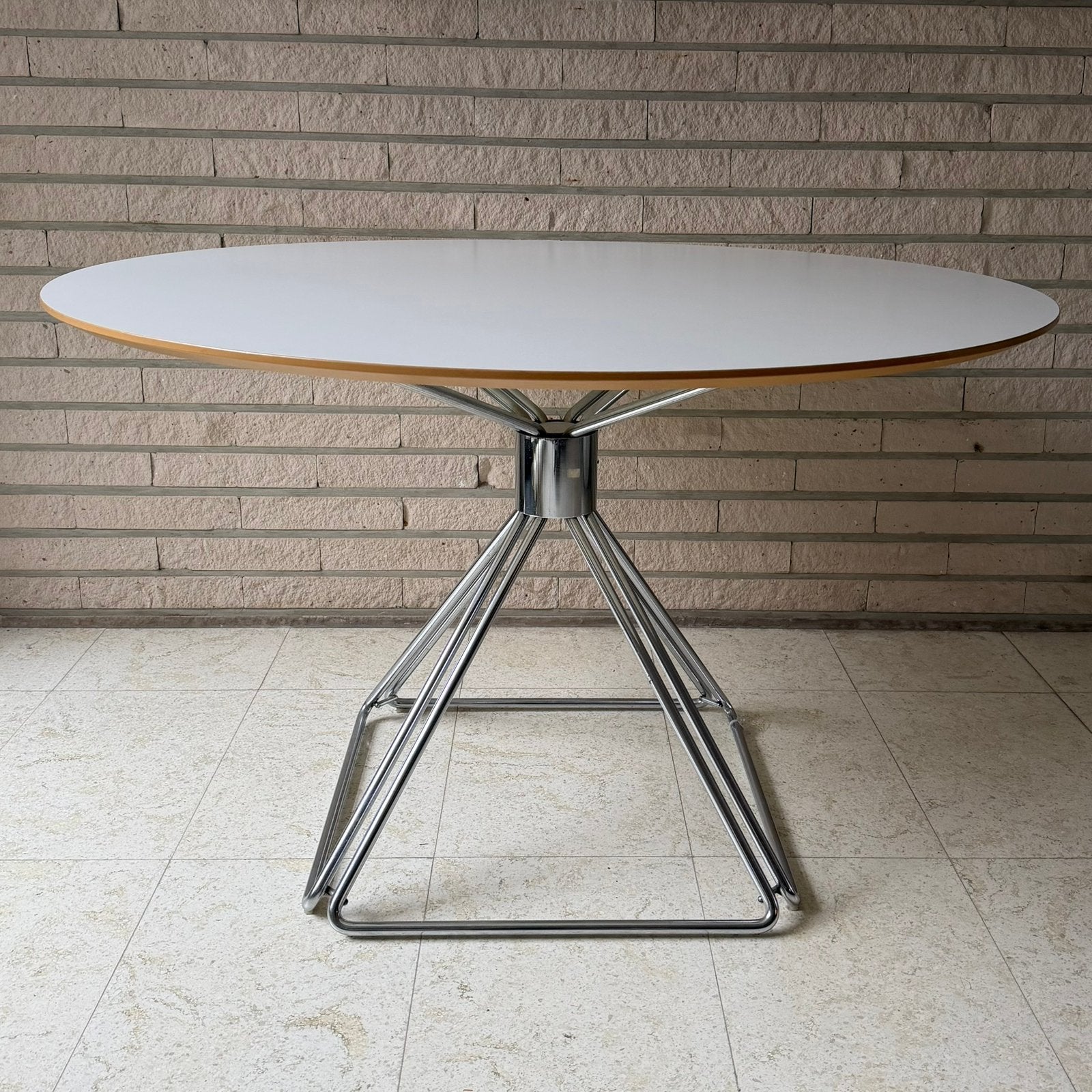 Rudi Verelst "Delta" tafel + stoelen (5) voor Novalux, Gebruikt, Modernistisch, Rond, Vijf personen of meer