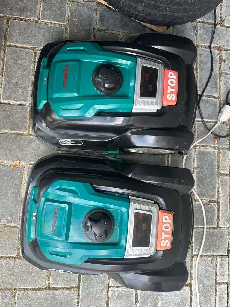 2 Ferrex robotmaaiers., Ophalen, Zo goed als nieuw