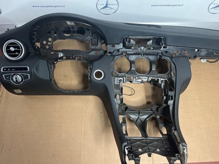 Tableau de bord d'un Mercedes C-Klasse, -, 3 mois de garantie, Utilisé, -