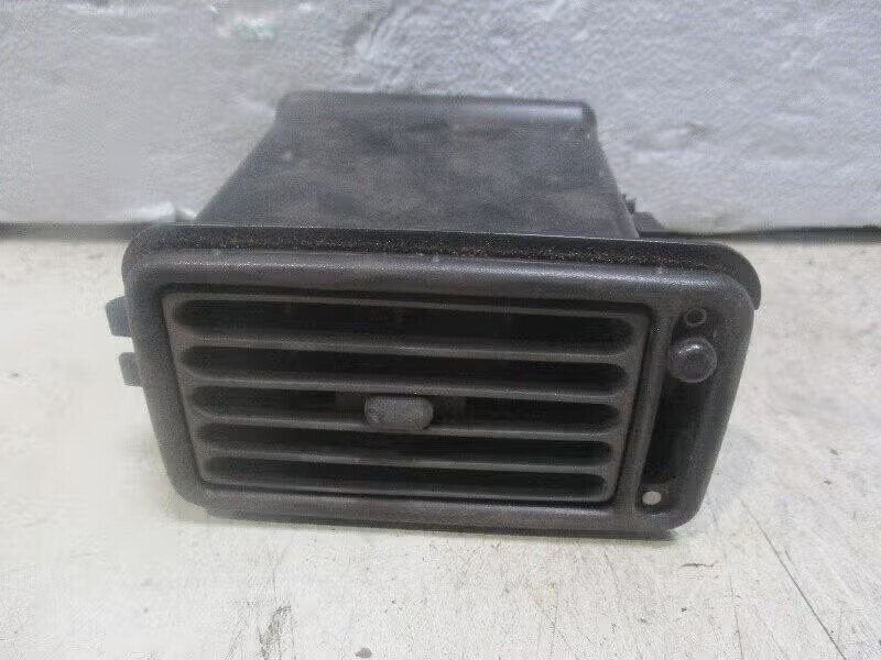 DASHBOARD LUCHTROOSTER RECHTS Ford Fiesta 1983-1989, Auto-onderdelen, Gebruikt, Ophalen of Verzenden, Henry-Ford-Straße 1 50735 Köln, DE