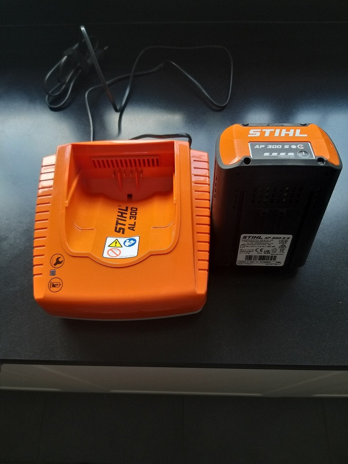 Sthil AP batterij 300 en lader AL 300, Enlèvement