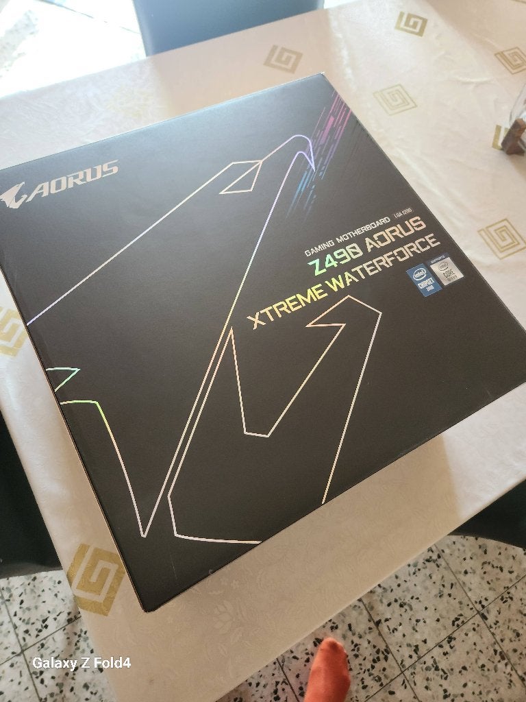 Carte mère Aorus Z490 Xtreme Waterforce (Ultra Rare), Enlèvement ou Envoi, Comme neuf, Intel, DDR4