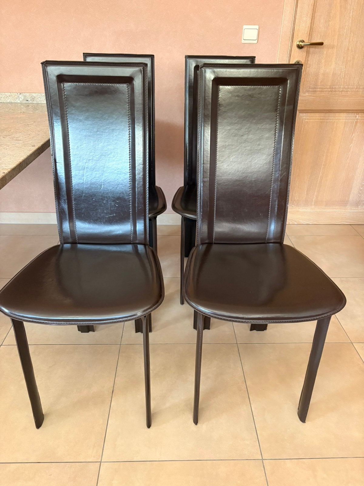 4 lederen bruine stoelen, Huis en Inrichting, Stoelen, Ophalen, Modern/landelijk, Gebruikt, Bruin