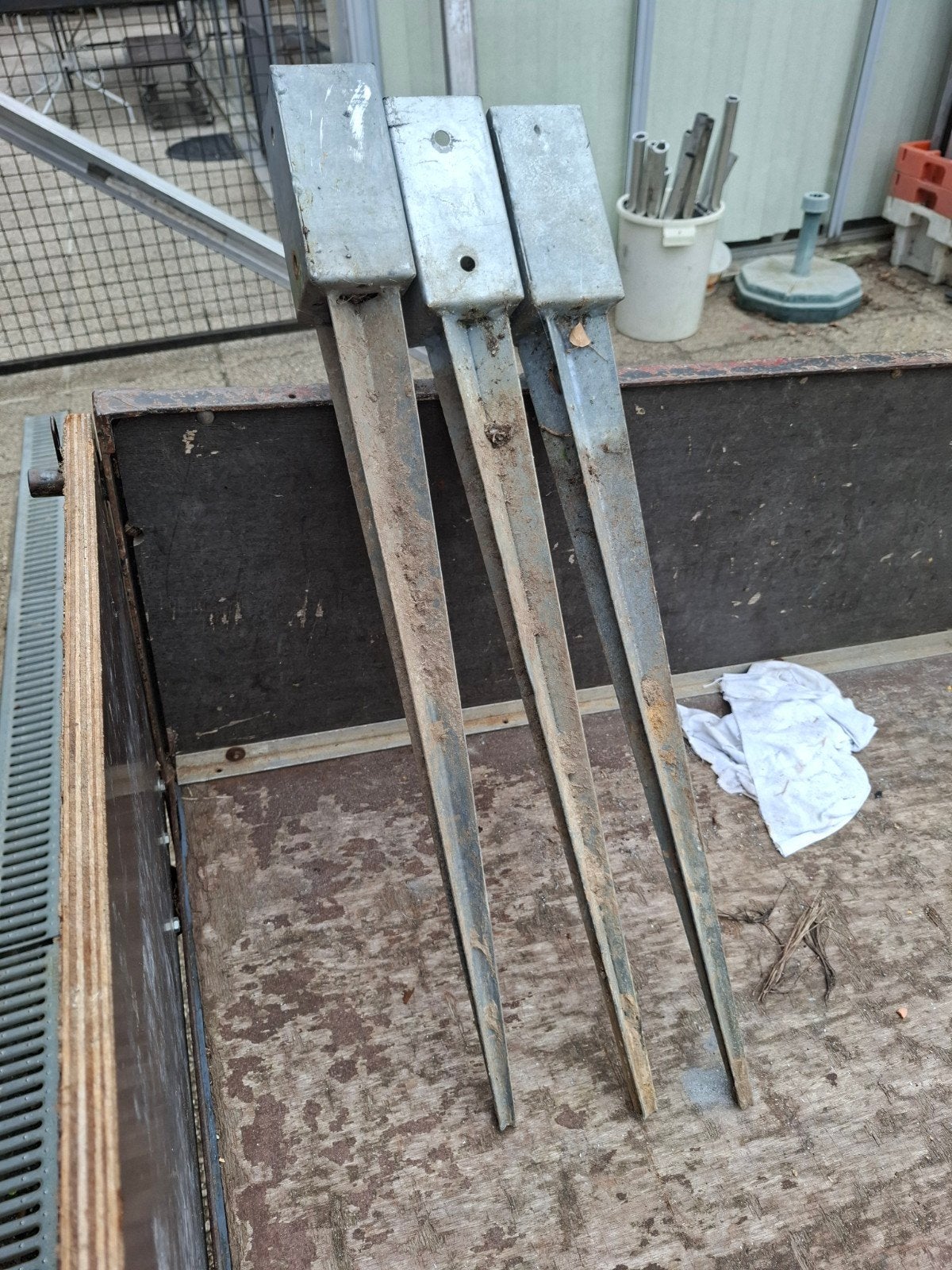 3 paalhouders 70 x 70 lengte 75 cm gegalvaniseerd, Doe-het-zelf en Bouw, Ophalen