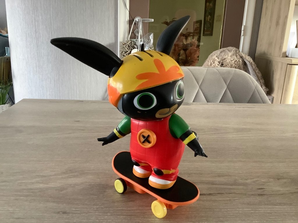 Bing plastic character op skateboard (20 cm), Ophalen of Verzenden, Zo goed als nieuw, Jongen of Meisje