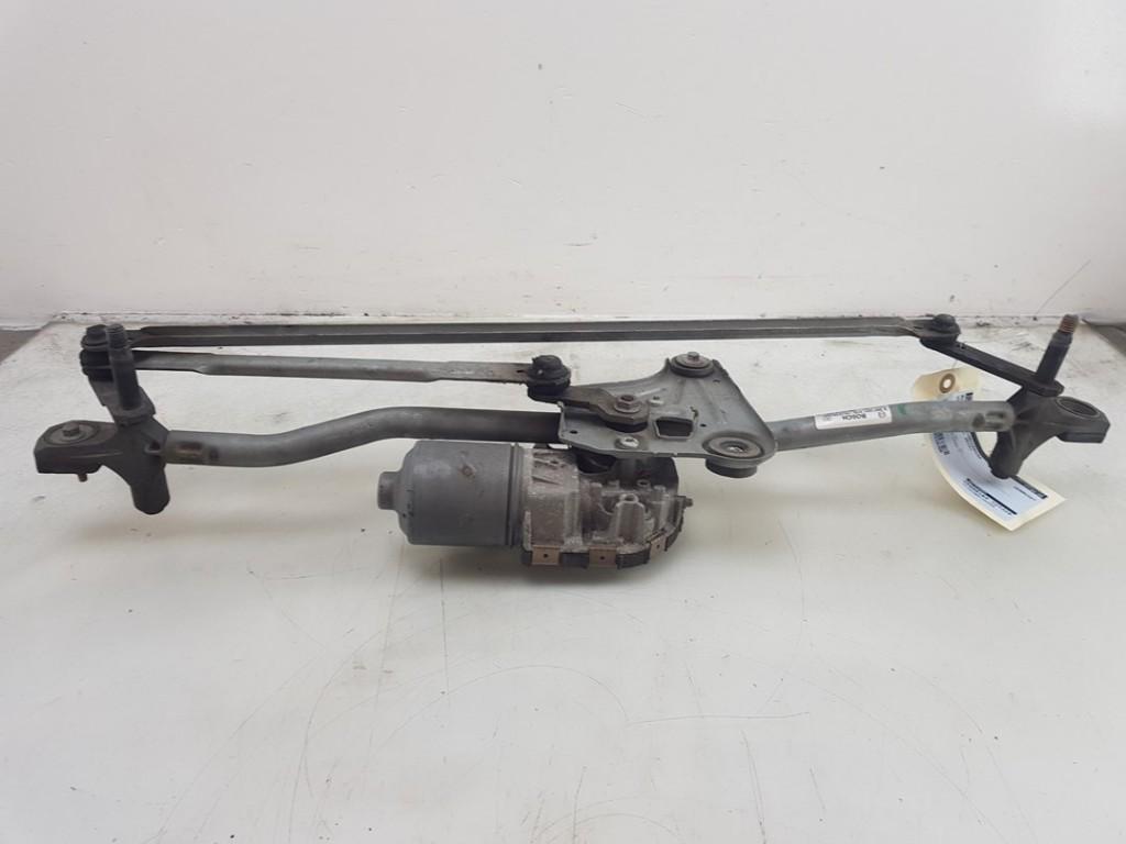 RUITENWISSER MECH + MOTOR V60 I (FW / GW) (|30753493|), Robert Bosch AG, Gebruikt, Volvo, Robert-Bosch-Allee 1
74232  Abstatt, DE