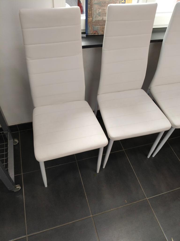 Chaises blanches et table extensible assortie., Enlèvement