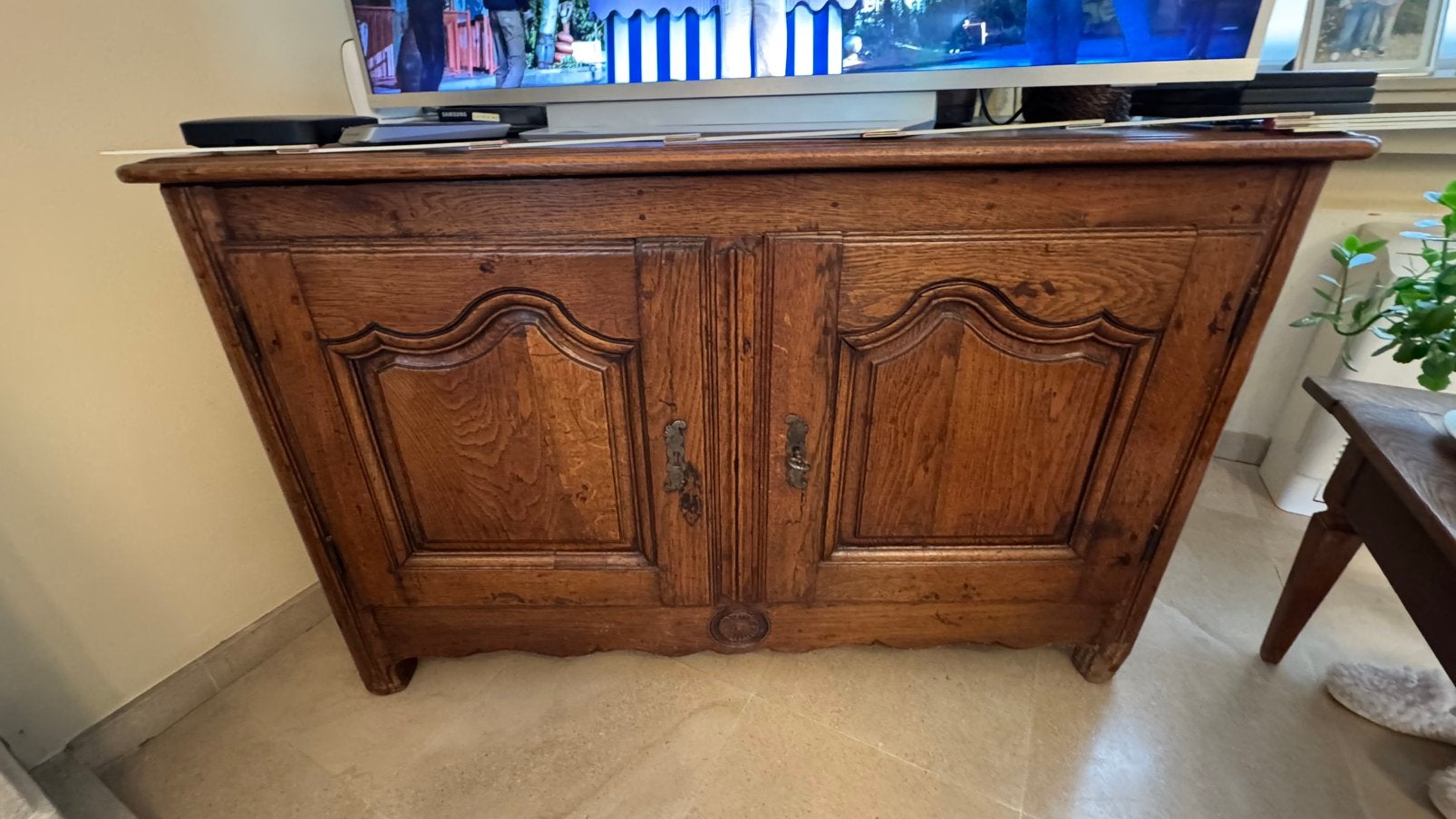 URGENT Buffet ancien/petit meuble bas en chêne 2 portes, Antiquités & Art, Enlèvement
