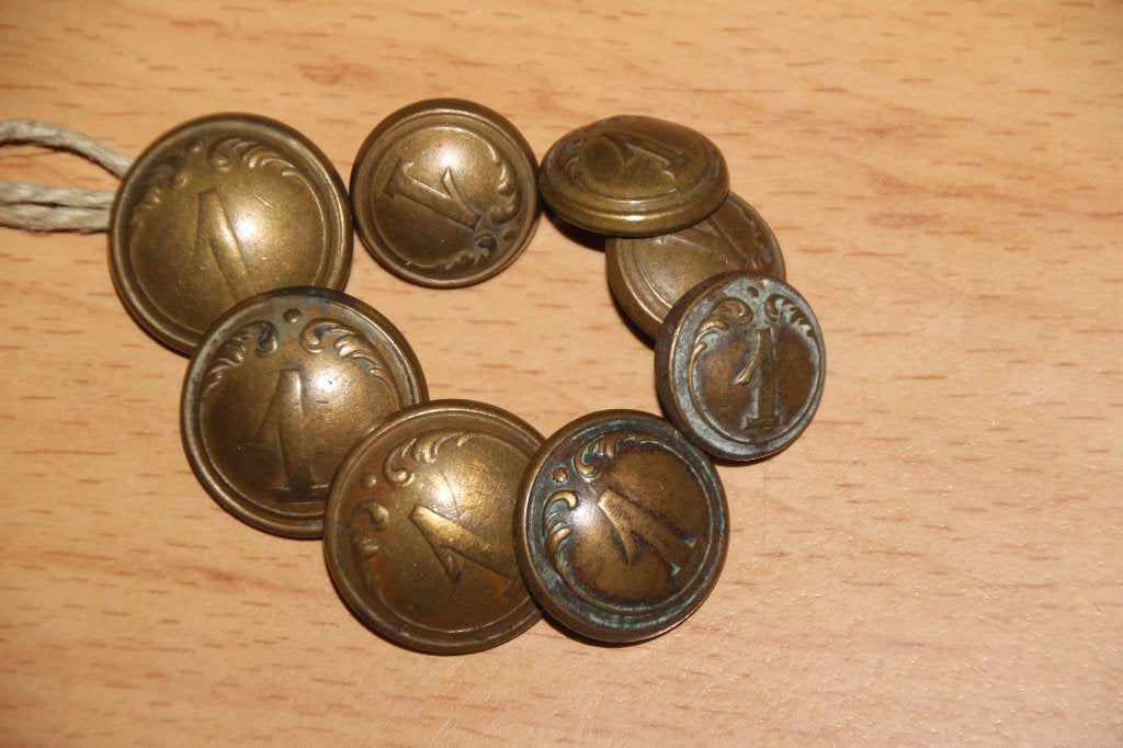 ABBL WW1 lotje van 8 knoppen „1st Linie Regt”, Verzamelen, Verzenden, Landmacht, Kleding of Schoenen