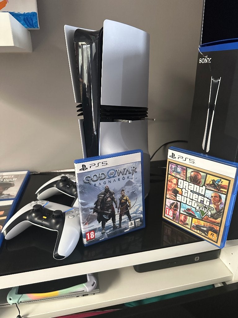 PS5 Pro Disc + 2 Controllers + 2 Games + 1 jaar Garantie, Consoles de jeu & Jeux vidéo, Enlèvement, Comme neuf, Playstation 5