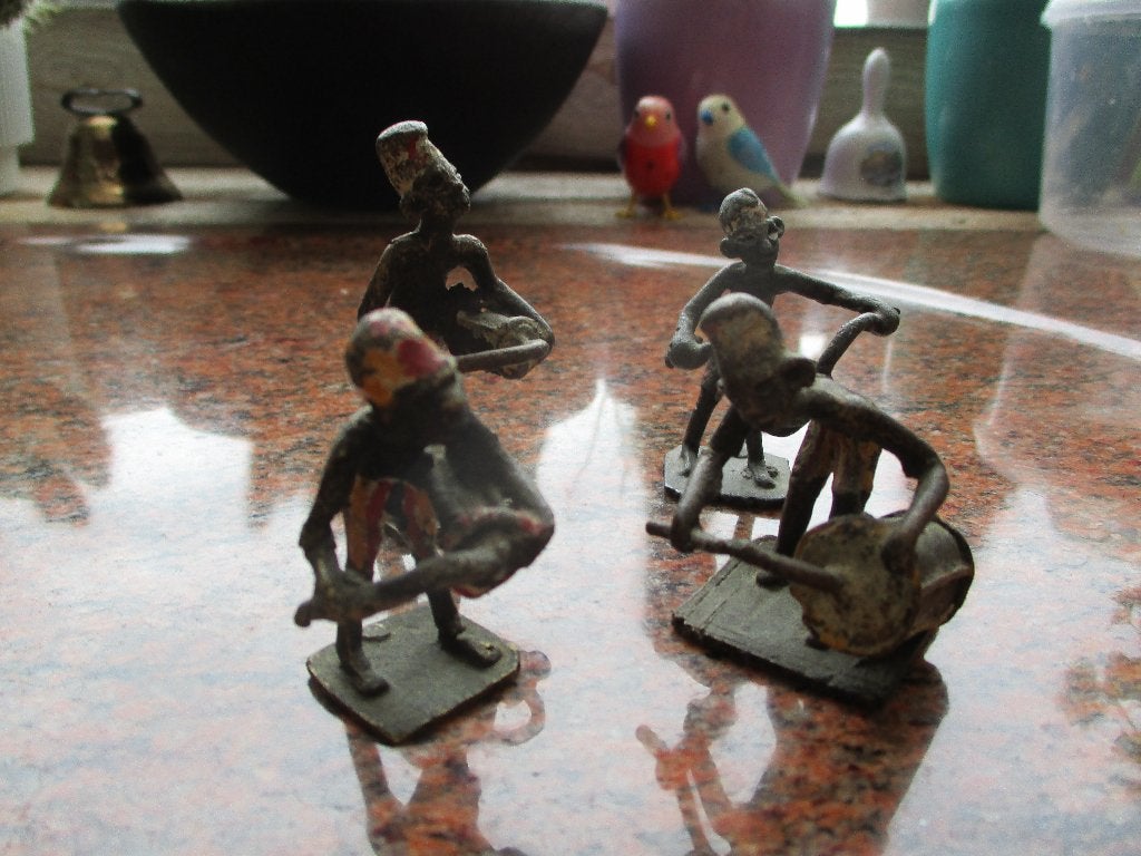 4 miniatuur Afrikaanse metalen beeldjes, Verzamelen, Ophalen of Verzenden, Gebruikt, Mens