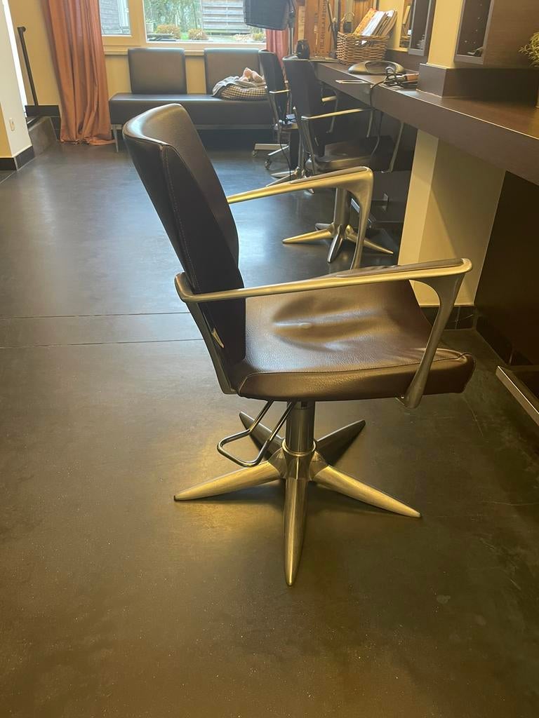 Kapperstoel met pomp, Huis en Inrichting, Stoelen, Ophalen, Strak, Twee, Bruin