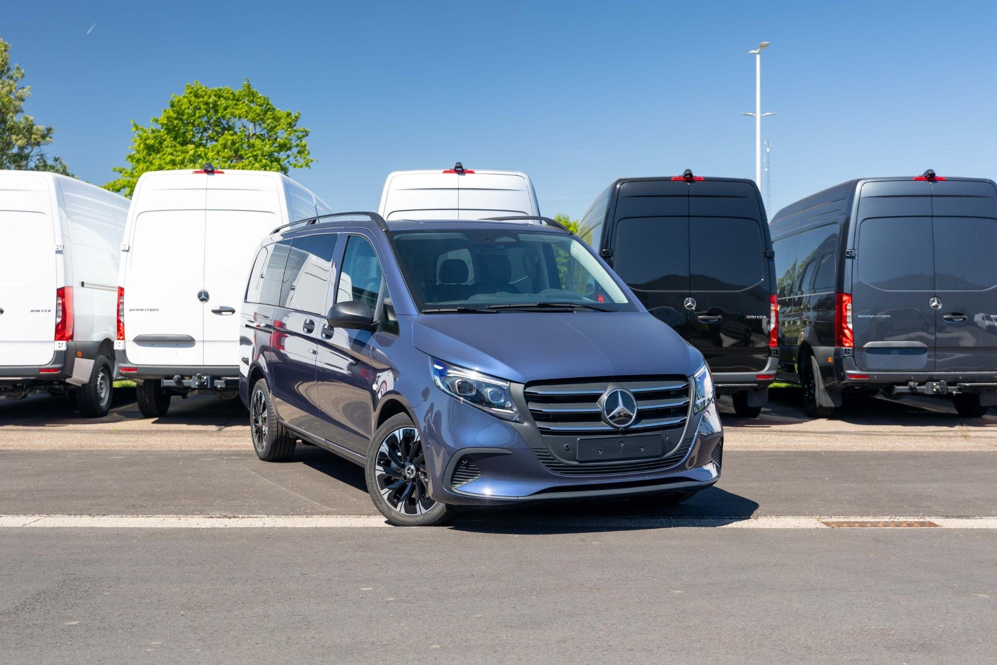 Mercedes-Benz Vito Tourer 119 CDI Select L2 9G-Tronic AHW-ko, Auto's, Automaat, Zwart, 4 cilinders, Blauw