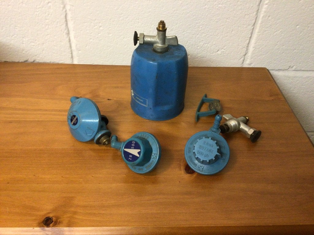 Détenteurs gaz etc + lampe à souder, Ophalen