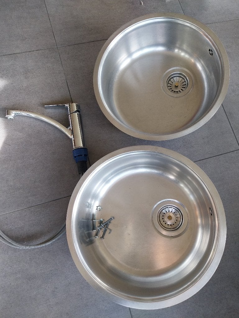 2 gootstenen en kraan, Maison & Meubles, Cuisine | Éléments de cuisine, Enlèvement, Comme neuf