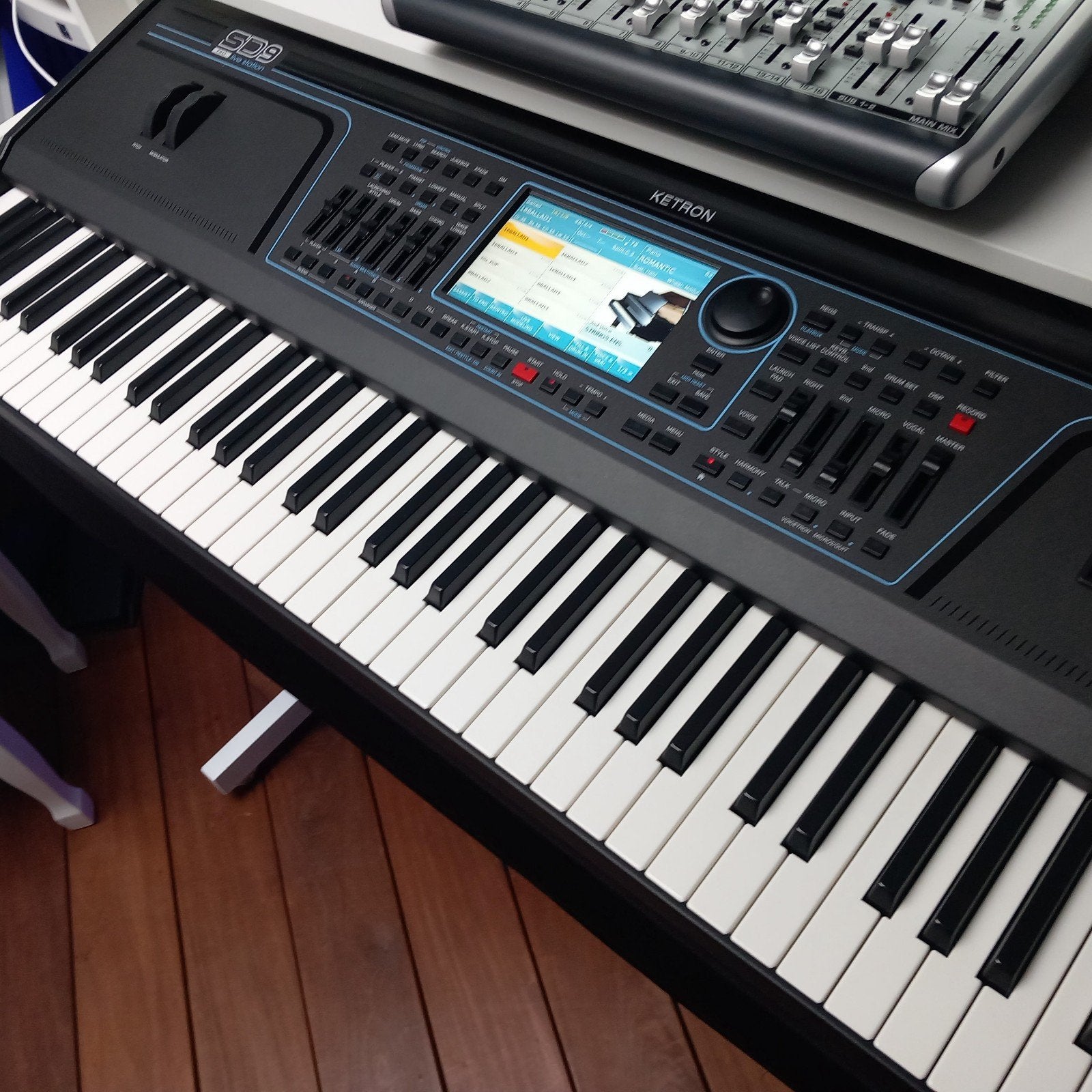 ketron SD 9 pro live station 76 toetsen, Muziek en Instrumenten, Ophalen, 76 toetsen
