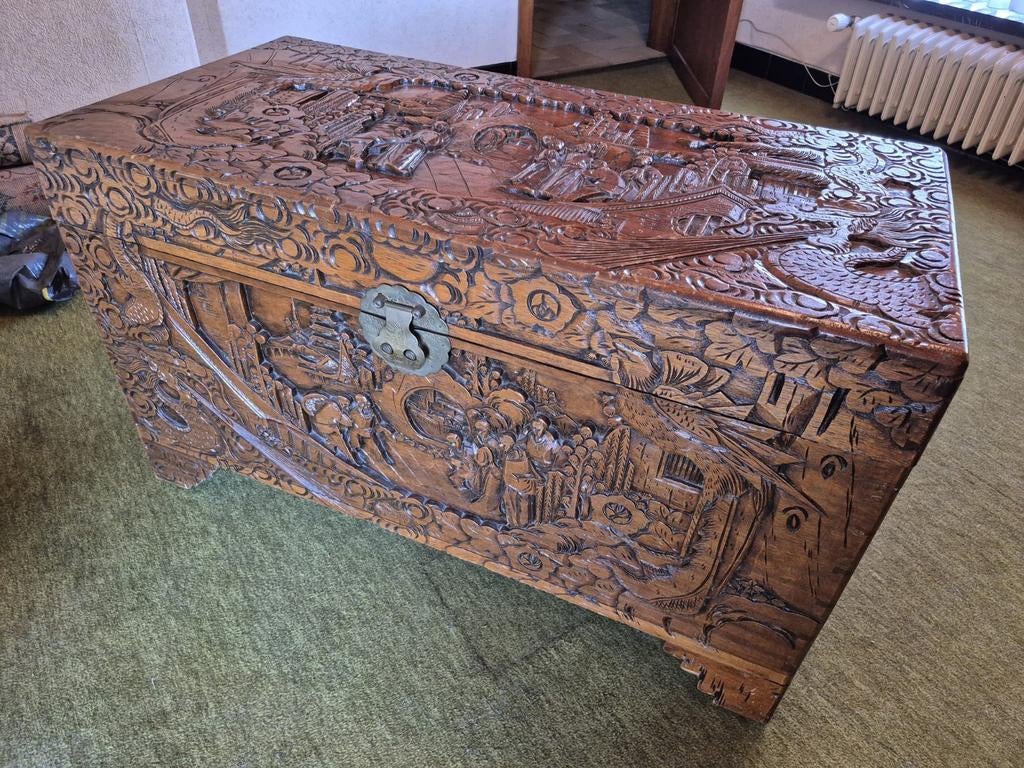 Antieke kist van kamferhout, Ophalen