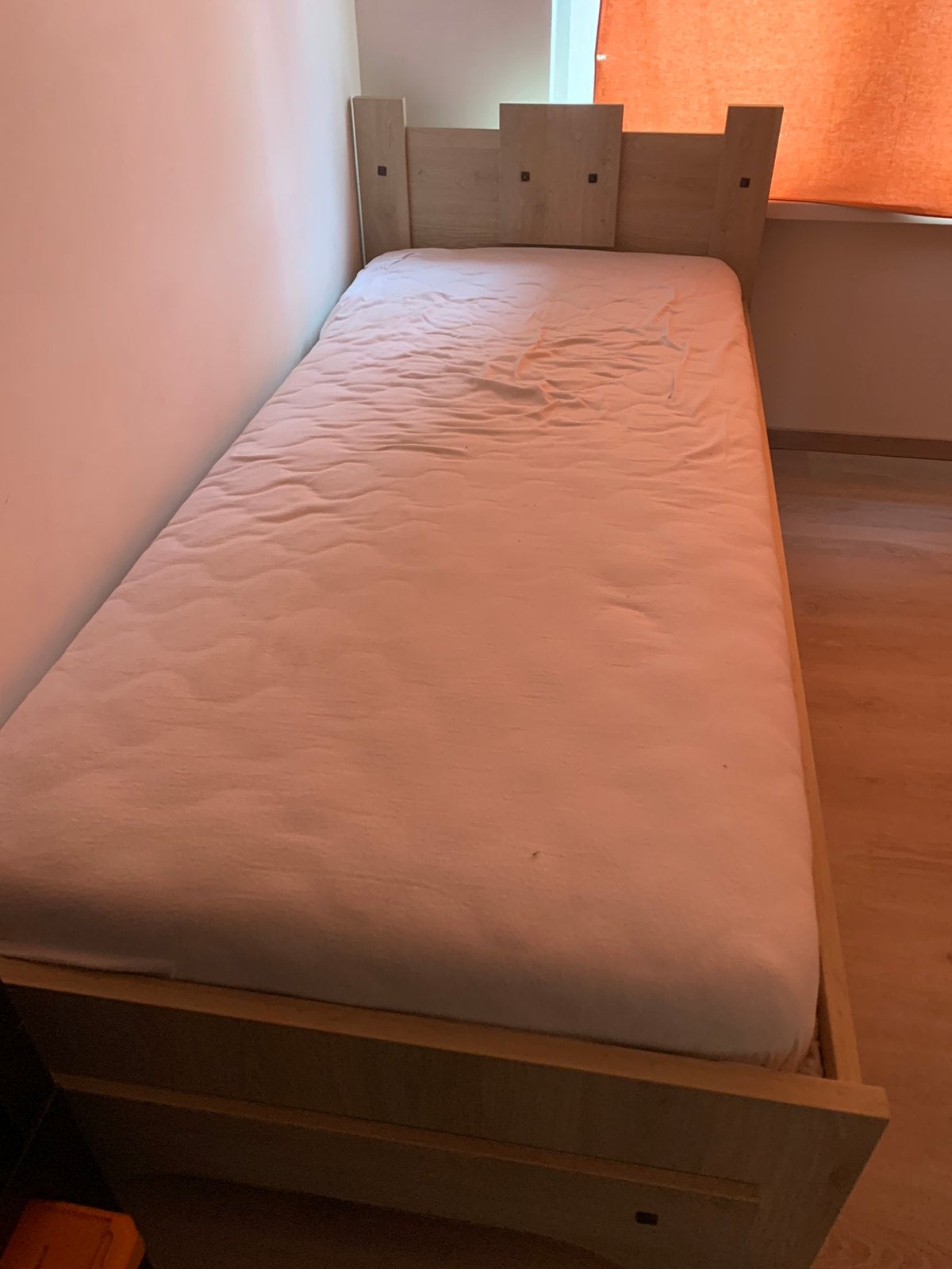 GRATIS EENPERSOONSBED 2,00 x 0,90, Ophalen, Zo goed als nieuw, Eenpersoons