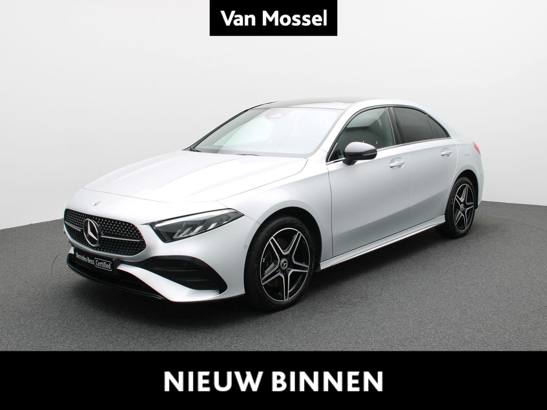Mercedes-Benz A 250 e AMG Line Limousine + PANORAMISCH DAK +, Auto's, Stof, Gebruikt, Zwart, 16 kWh