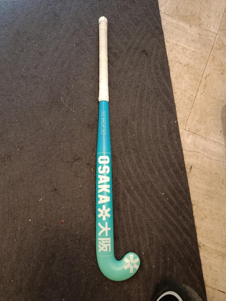 Osaka Mid bow gf Veldhockey stick, Sport en Fitness, Hockey, Ophalen of Verzenden, Stick