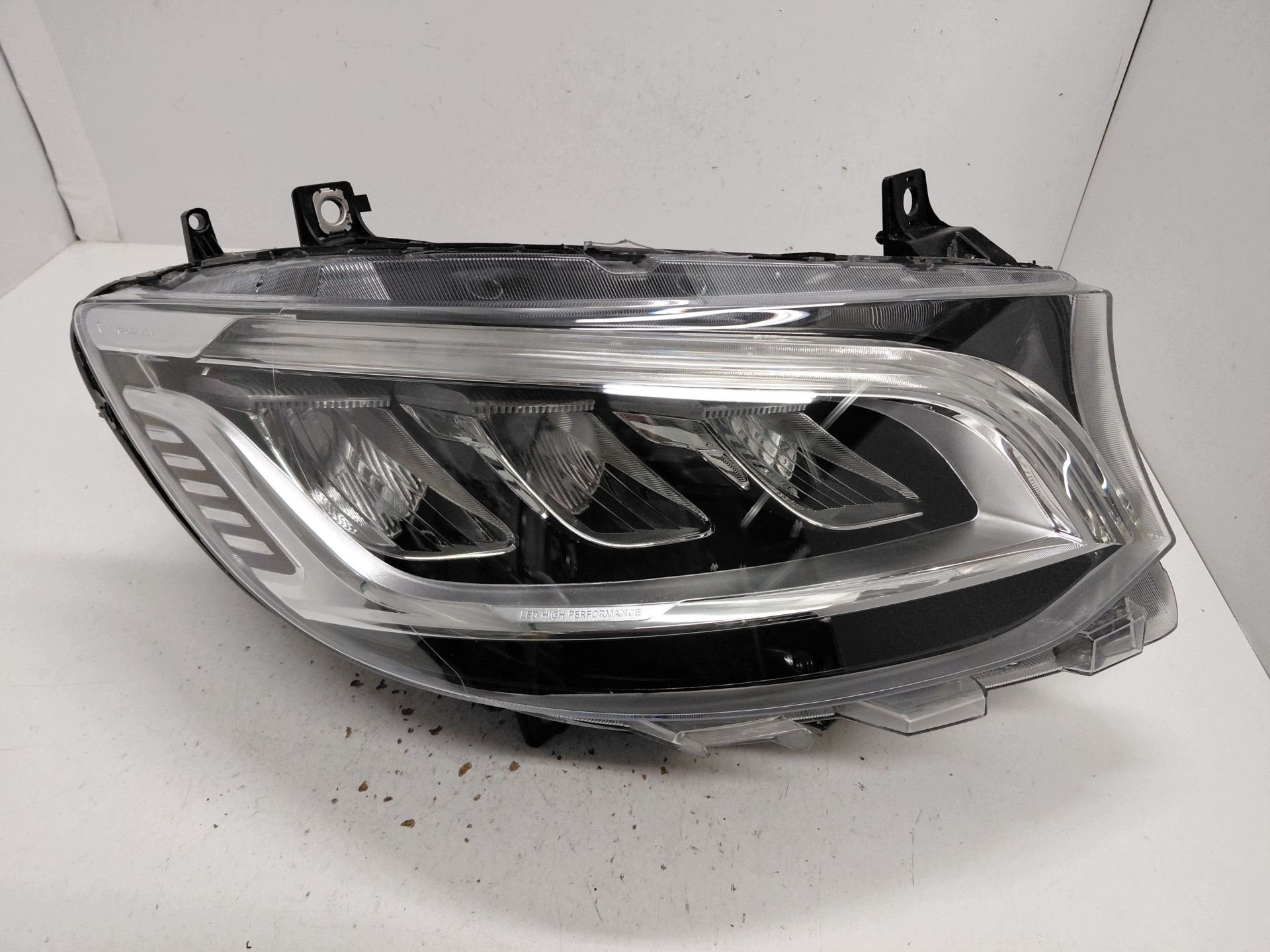 Mercedes Sprinter W907 Koplamp Rechts A9109067200, Gebruikt, Mercedes-Benz AG, Mercedes-Benz, Mercedesstrasse 120
70372  Stuttgart, DE