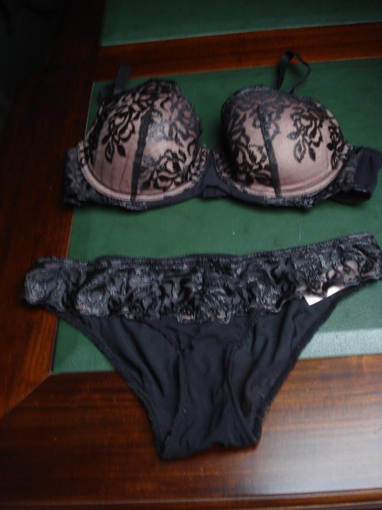 Hunkemöller lingerieset, dames/meisjes. mt 80C/S, Hunkemöller, Ophalen of Verzenden, Zwart, Setje