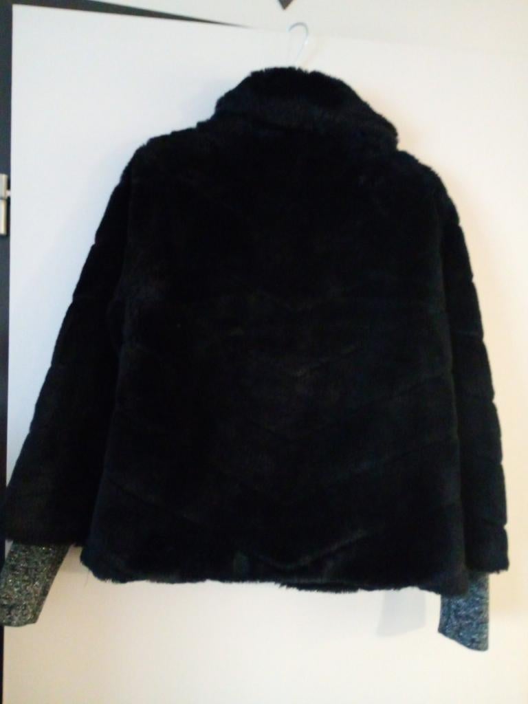 Zwart warm pelsen jasje,merk ONLY,maatje S,, Enlèvement, Noir