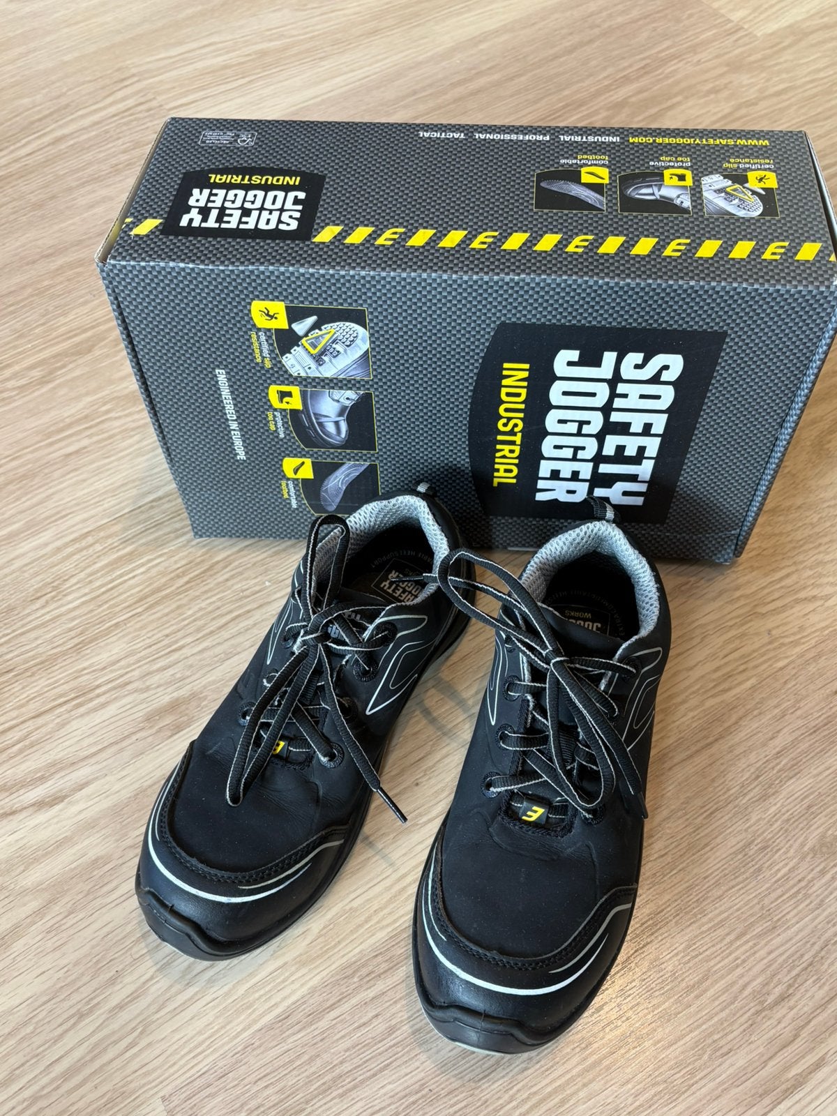 Chaussures de sécurité basses à lacets 36, Enlèvement ou Envoi, Comme neuf